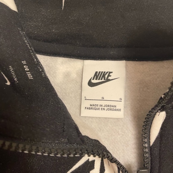 Worn only once. Size L. Nike zip up sweater. - Picture 3 of 3